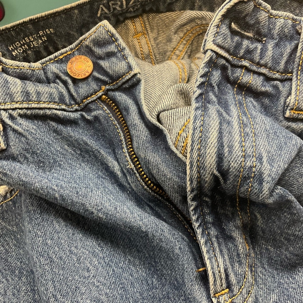 ARIZONA sz 7 Highest Rise Mom Jeans Straight Leg Medium Blue Wash - Picture 8 of 10
